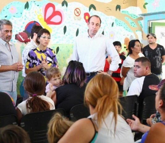 Mayra Mendoza visitó el Hospital de Solano