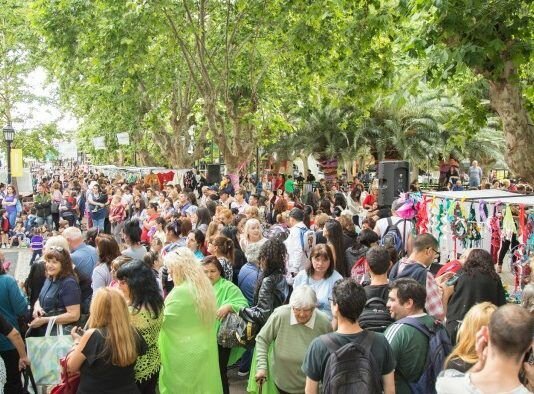 Talleres barriales mostraron sus trabajos en la Plaza San Martín