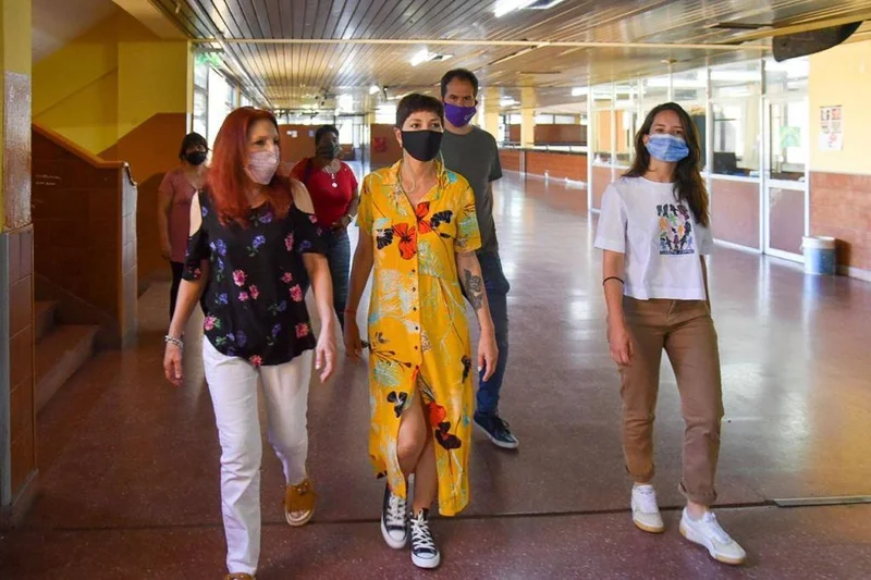 Mayra Mendoza en la escuela técnica de Solano