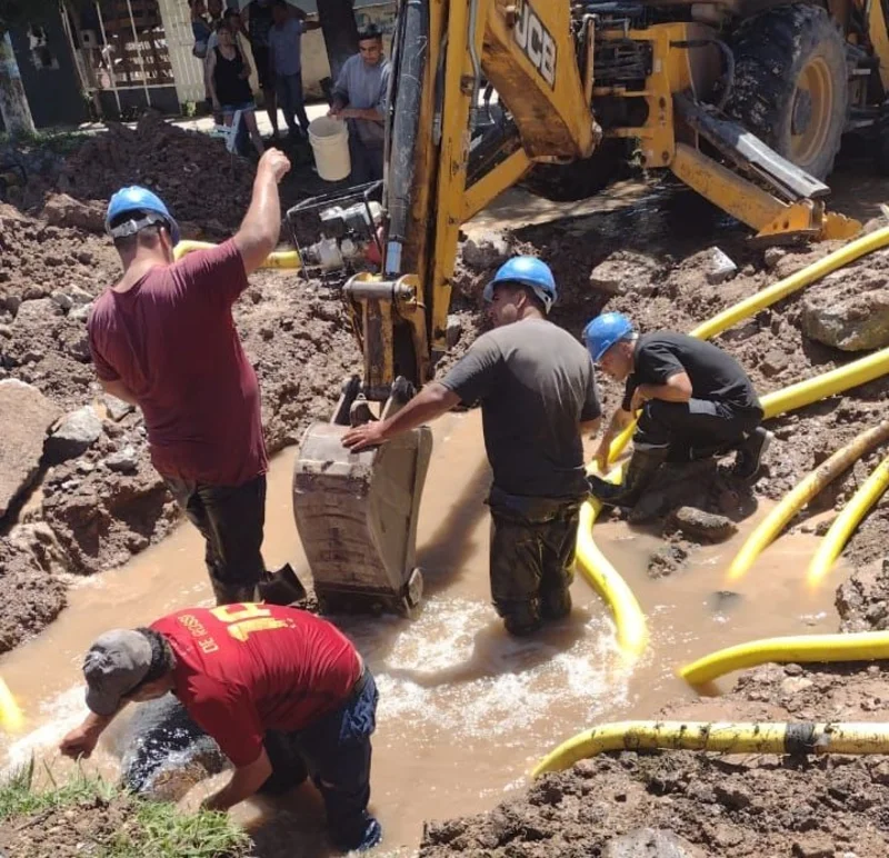 Comunicado de AYSA tras la rotura de un caño en Barrio La Paz