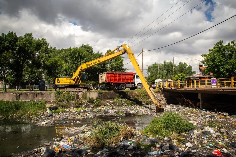 Trabajos de limpieza en los arroyos de Quilmes
