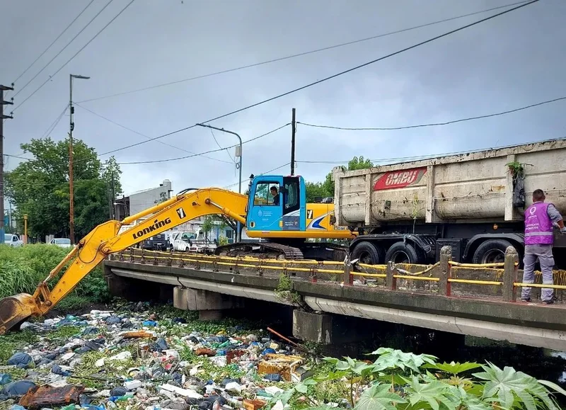 Trabajos de limpieza en los arroyos San Francisco y Las Piedras