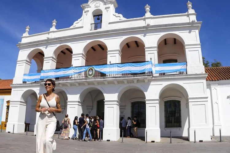Mayra Mendoza junto a Kicillof en Luján