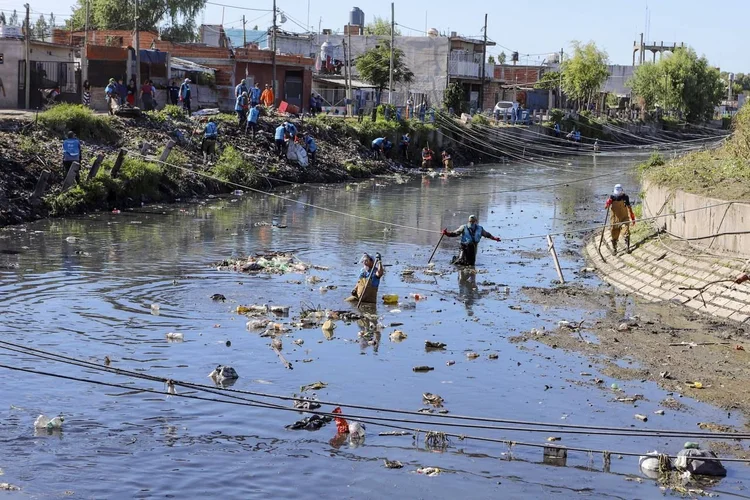 Mayra Mendoza destacó la limpieza del arroyo San Francisco