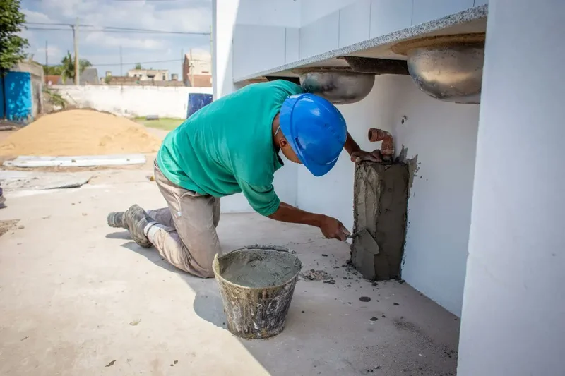 El Municipio realiza obras en el Polideportivo vecinal de Solano