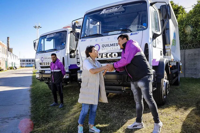 Mayra Mendoza presentó nuevos camiones para el área de recolección