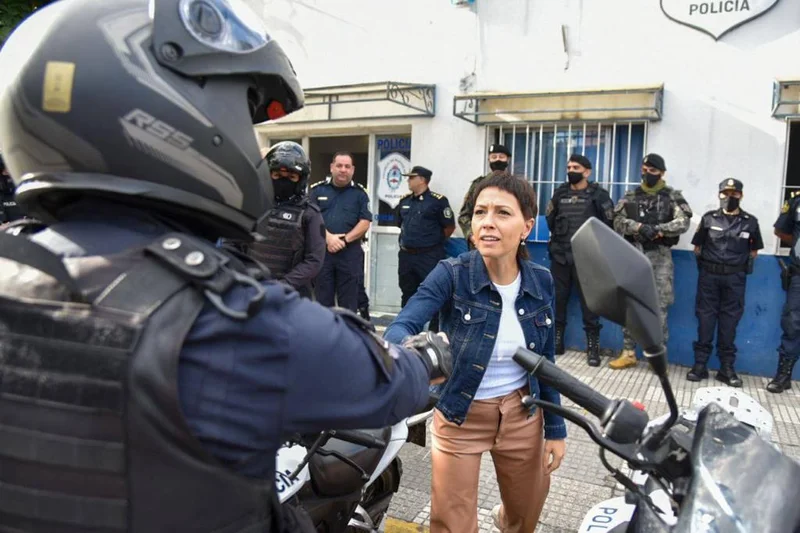 Mayra Mendoza supervisó un operativo de saturación en La Cañada