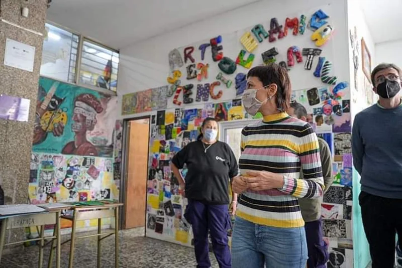 Mayra Mendoza recorrió el edificio de la EMBA Mayra Mendoza recorrió el edificio de la EMBA