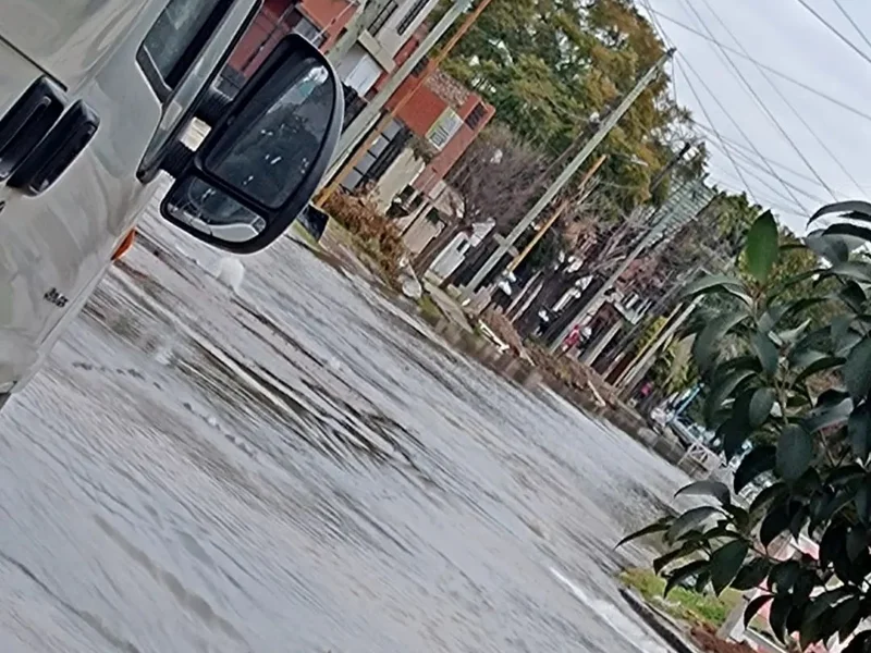 Fuerte olor nauseabundo en Solano tras el desborde de las cloacas