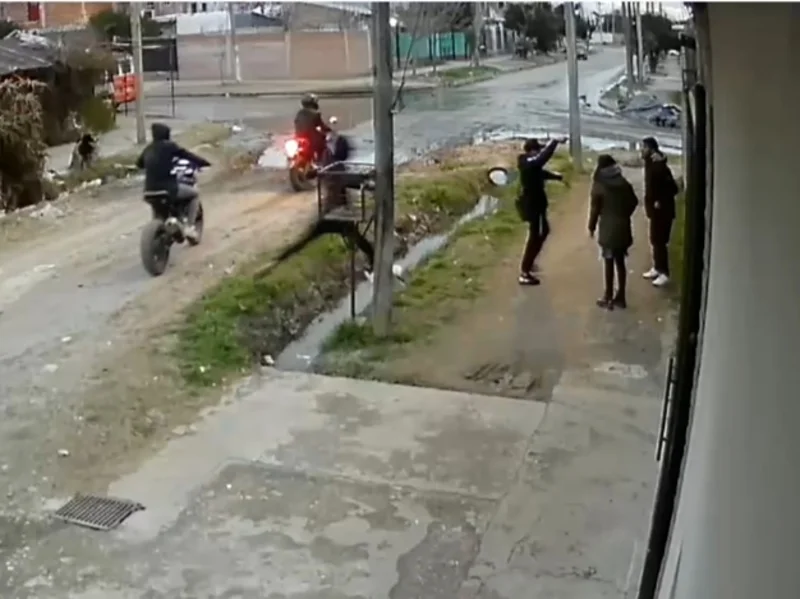 Ataque motochorro en Los Eucaliptus