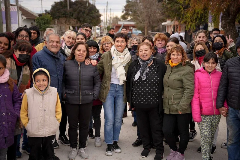 Mayra Mendoza supervisó obras de asfalto