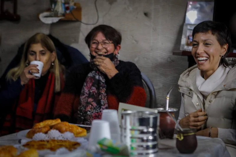 Mayra Mendoza se fue a tomar mates con Rosa