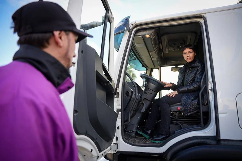 Mayra mendoza presentó nuevo equipamiento municipal
