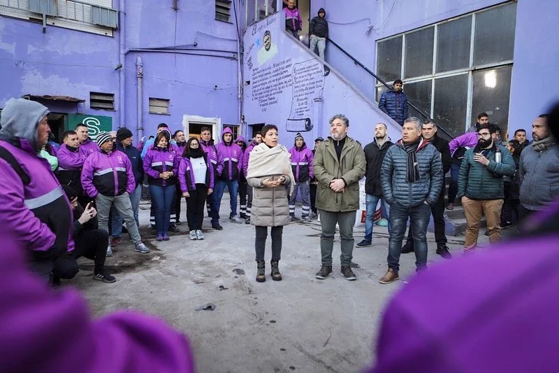 Mayra Mendoza saludó a trabajadores de servicios públicos