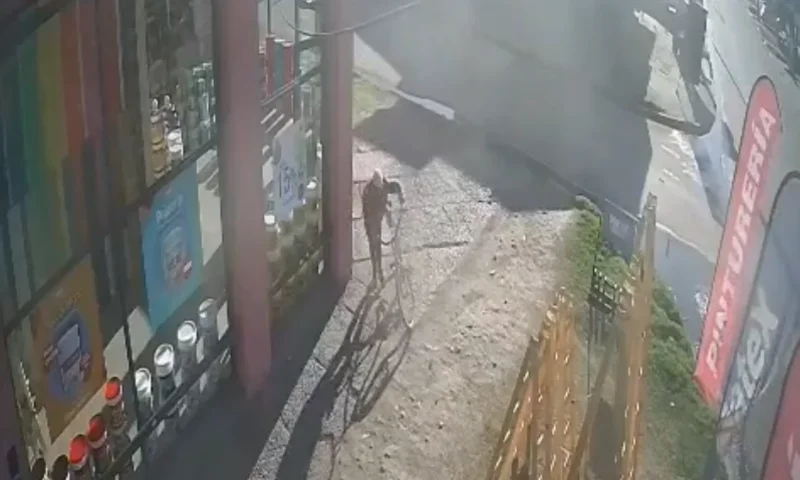 Dejó la bicicleta en la vereda y se la robaron