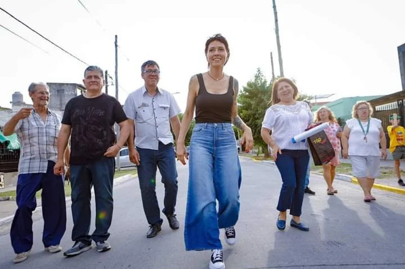 Mayra Mendoza inauguró obras de asfalto de 22 cuadras en Solano