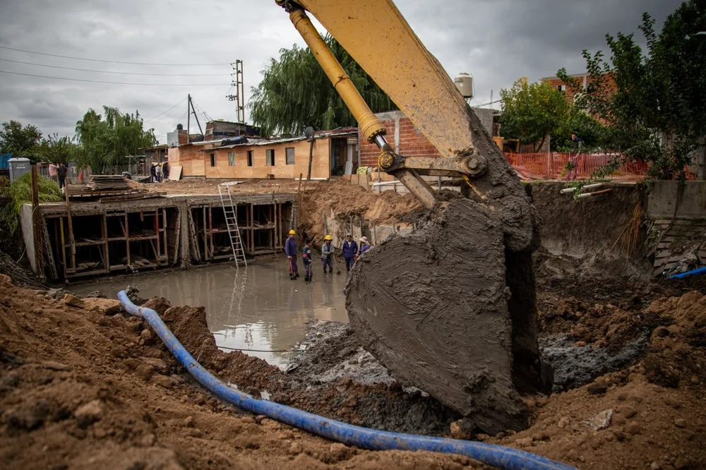 Continúa el entubamiento del canal Cordero de Bernal oeste