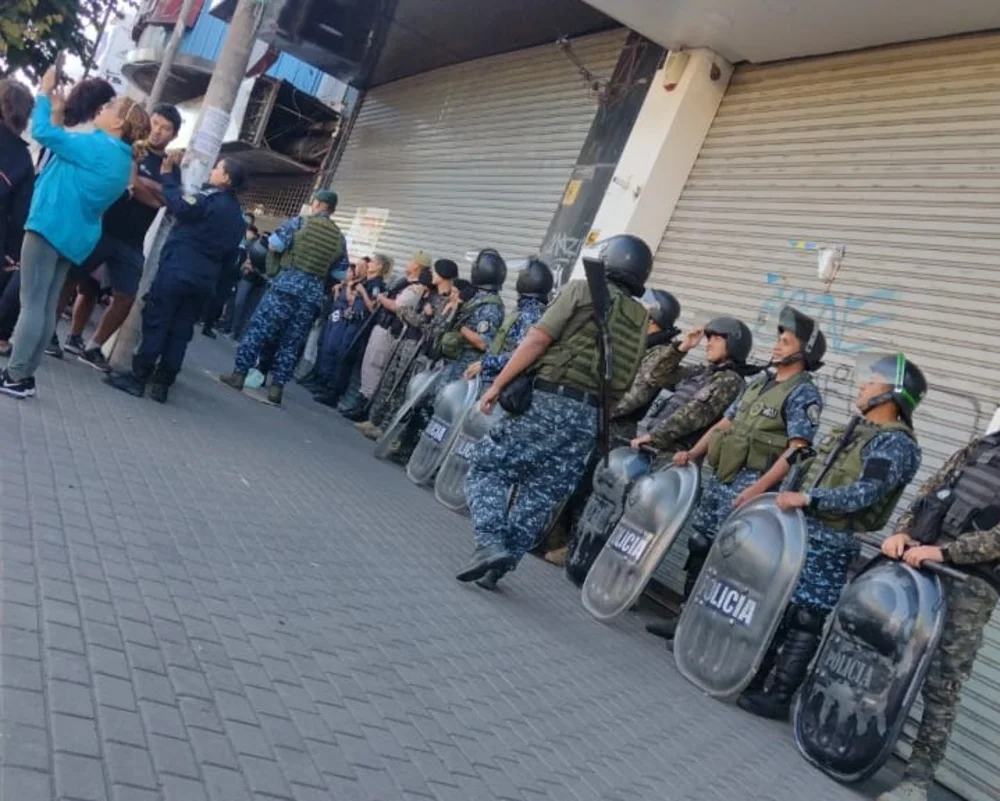 Intentaron saquear la tienda M&Q regalos de Solano