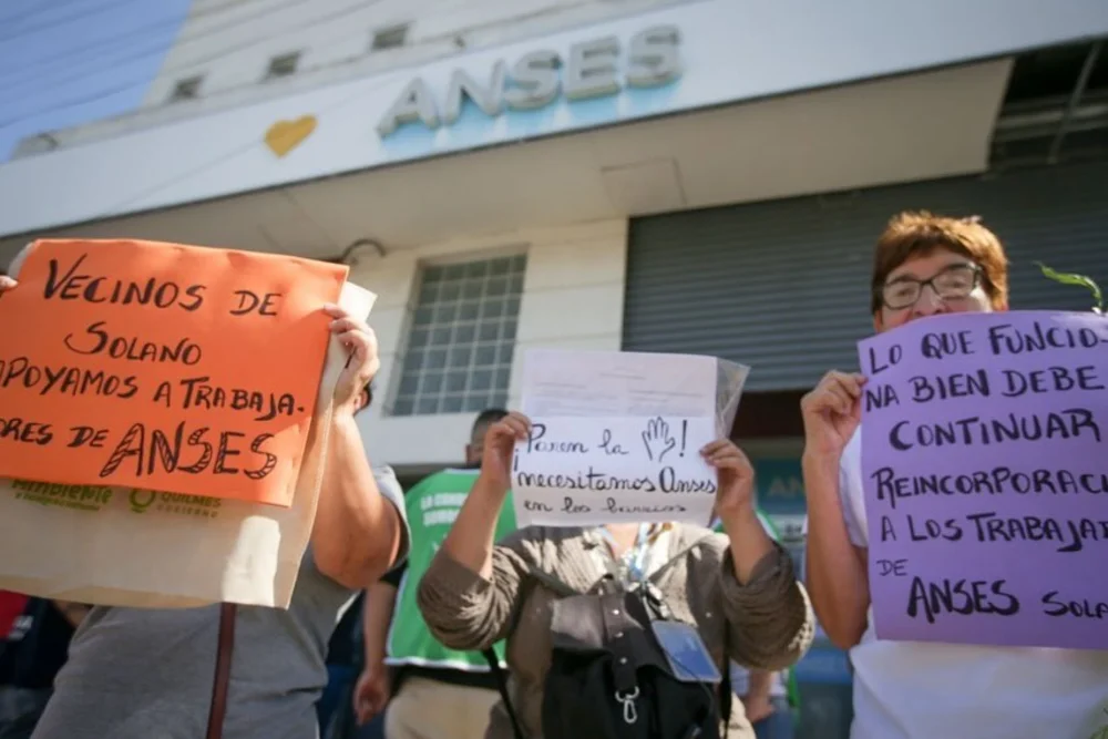 Anses Solano sin atención por despidos del Gobierno Nacional Anses Solano sin atención por despidos del Gobierno Nacional