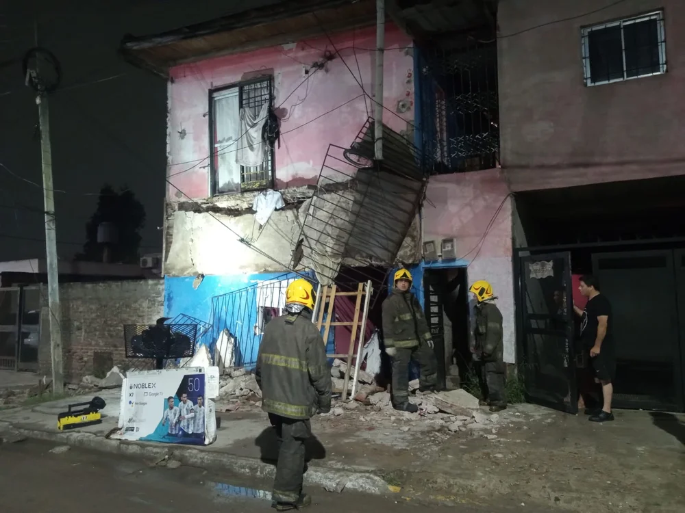 Se desplomó el balcón arriba de un vecino Se desplomó el balcón arriba de un vecino