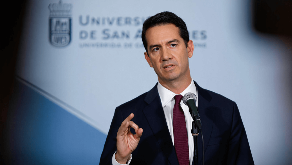 Sturzenegger dio ejemplos de cómo funciona la corrupción del sector privado