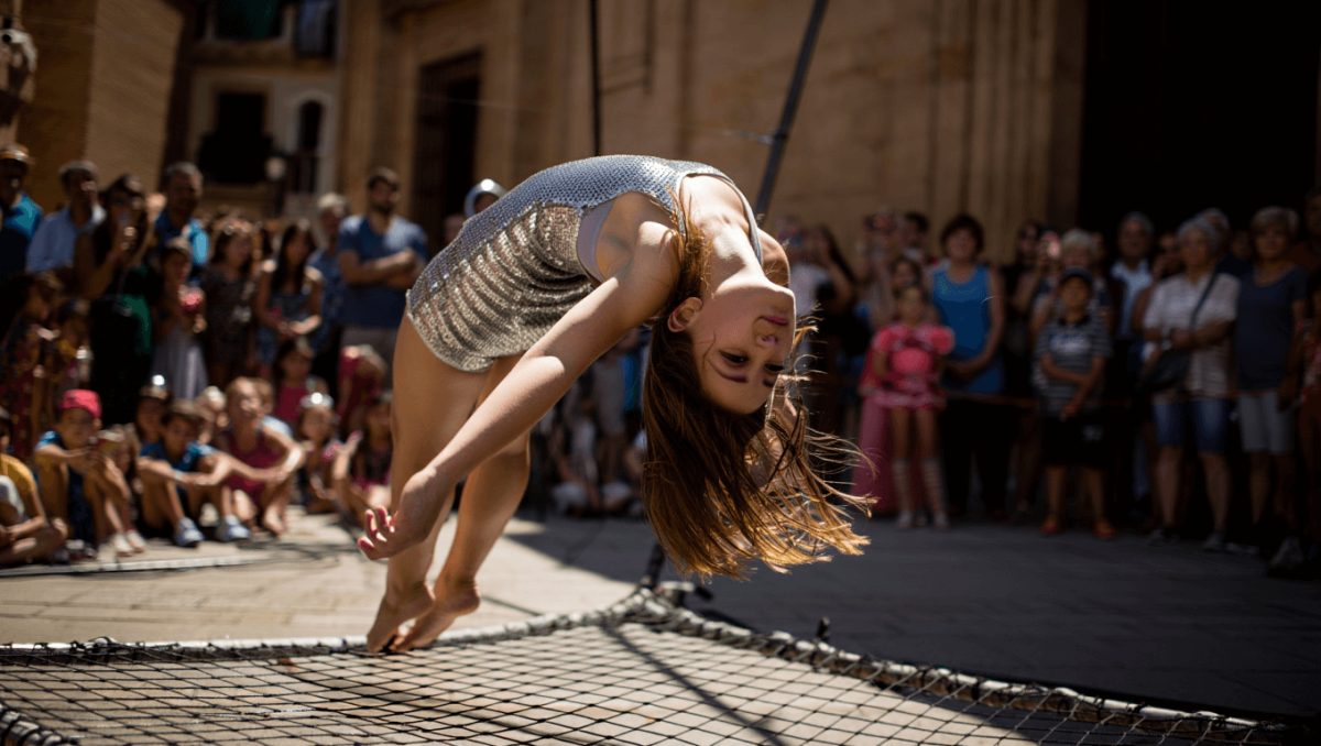 Circo. Así es la Varieté Espacial en el MmAU: una cita divertida sobre la ilusión, el error y la fragilidad