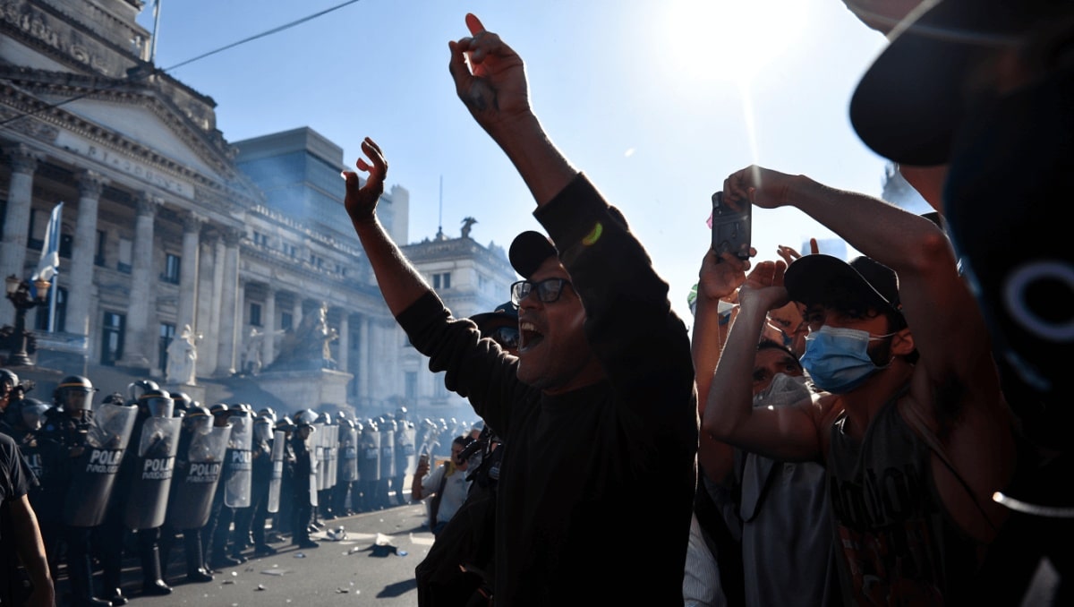 Incidentes frente al Congreso: "Los violentos que atacaron a nuestras Fuerzas van a ser identificados"