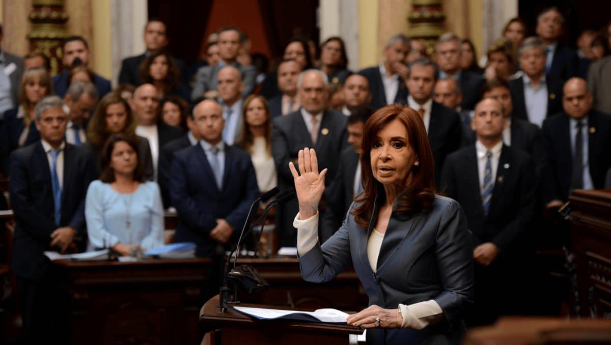 Cristina Kirchner despidió a Sandra Mendoza y la definió como “gran compañera y militante del peronismo”