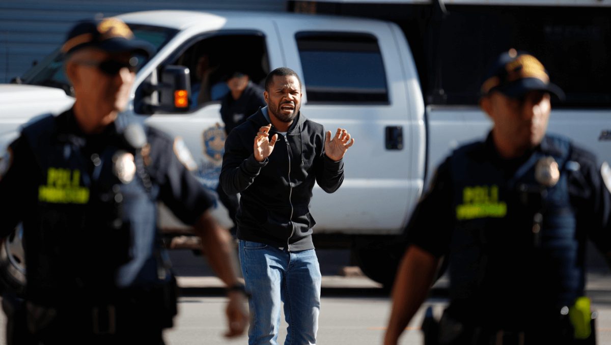 Robó un celular, se metió en dos casas y fue detenido por agredir a policías