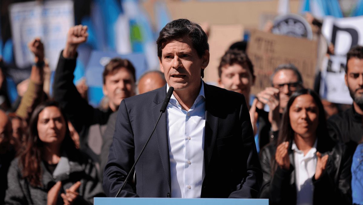 Kicillof se sumó a la marcha contra la reforma laboral y cuestionó al Gobierno de Milei