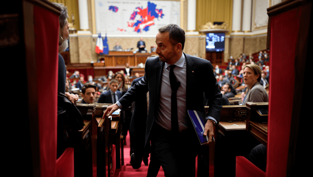 Tensión diplomática en Francia: el embajador argentino se negó a hablar ante un mapa que atribuía las Malvinas al Reino Unido