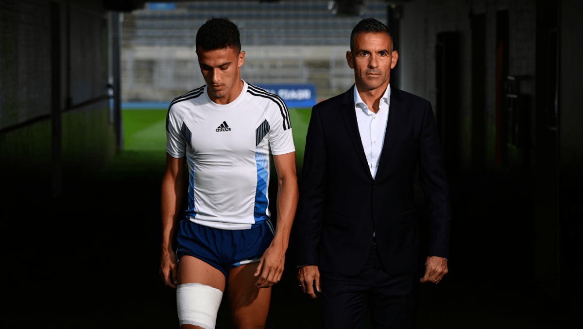 Milito viajó a Italia y Racing ya evalúa con Inter extender el préstamo de Carboni por su lesión