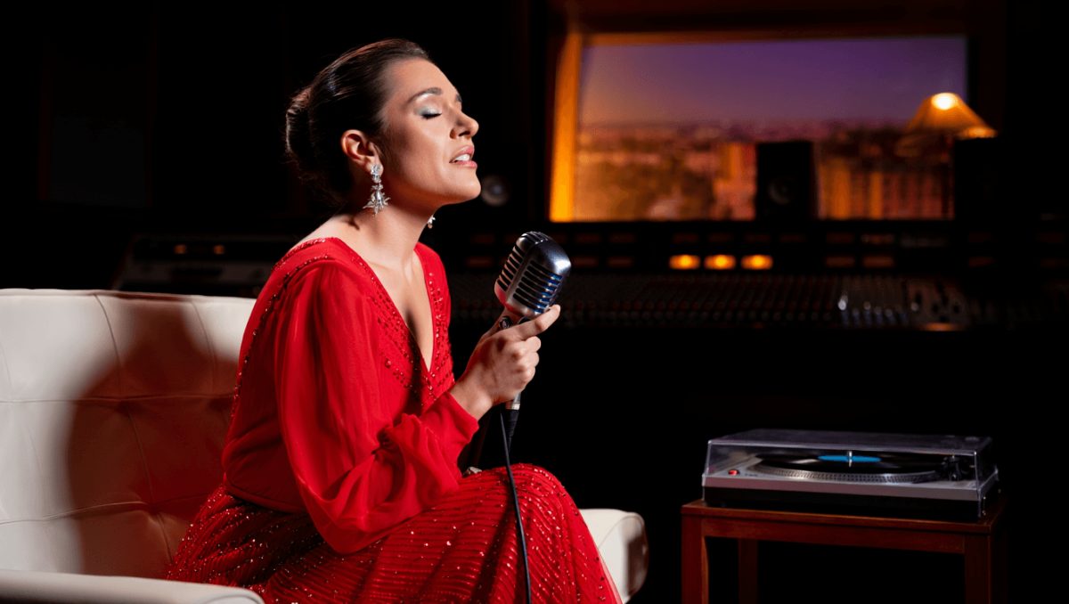 Exceso de "Oaa". María Becerra cantó en Un Poco de Ruido: Como todos los argentinos, me crié escuchando cumbia