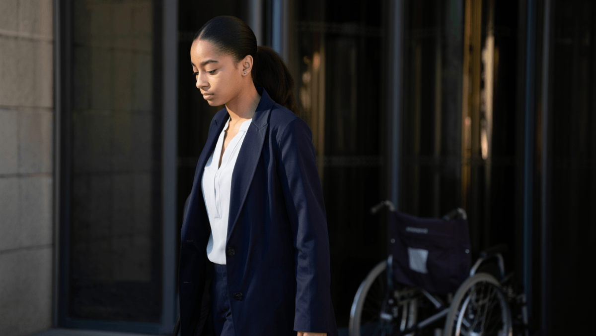 Se arrepintió y quedó libre la mujer que le robó la tarjeta de crédito a una compañera discapacitada para hacer compras navideñas