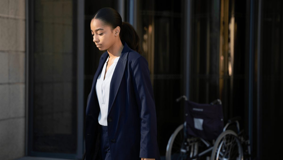 Se arrepintió y quedó libre la mujer que le robó la tarjeta de crédito a una compañera discapacitada para hacer compras navideñas