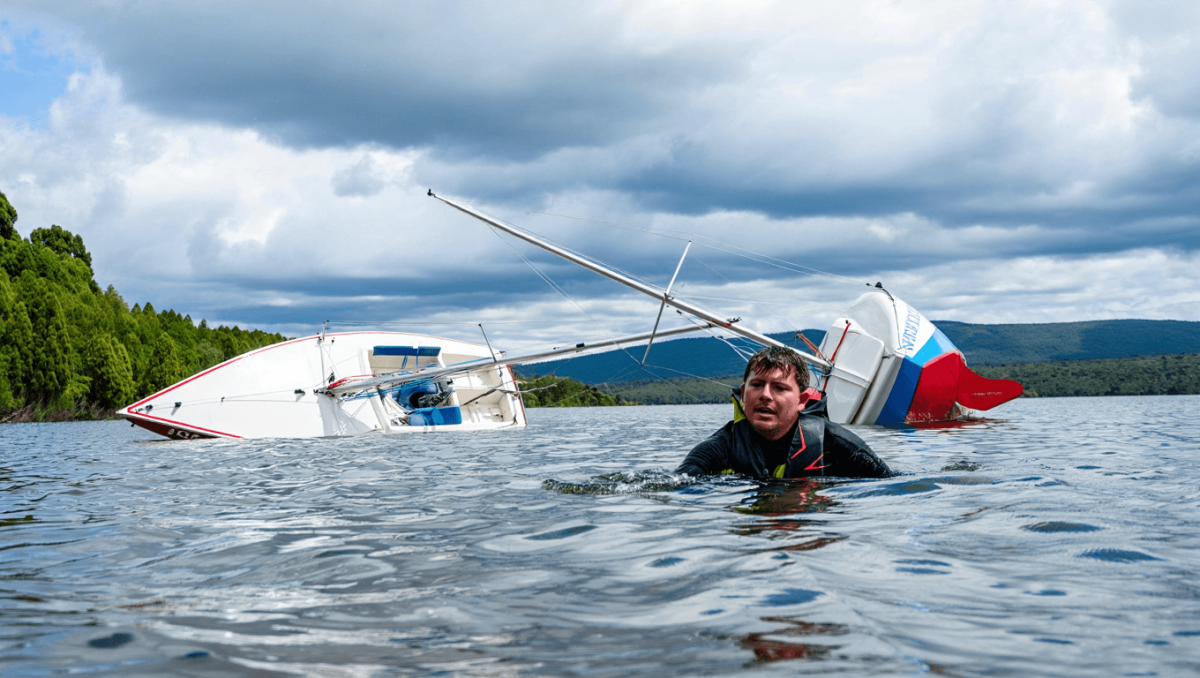 Un hombre murió tras el vuelco de dos veleros en el Lago Epuyén