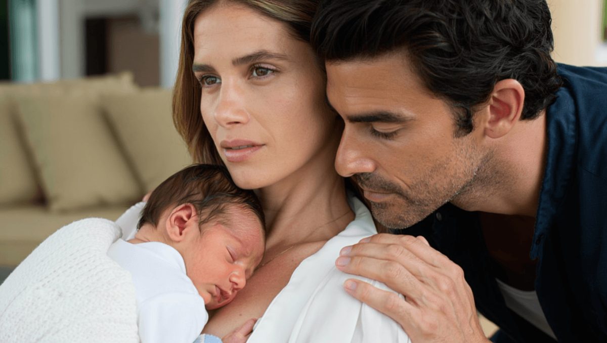 Maternidad en plena expresión. Úrsula Corberó publicó más fotos de su bebé y Chino Darín: Tanto amor no me cabe