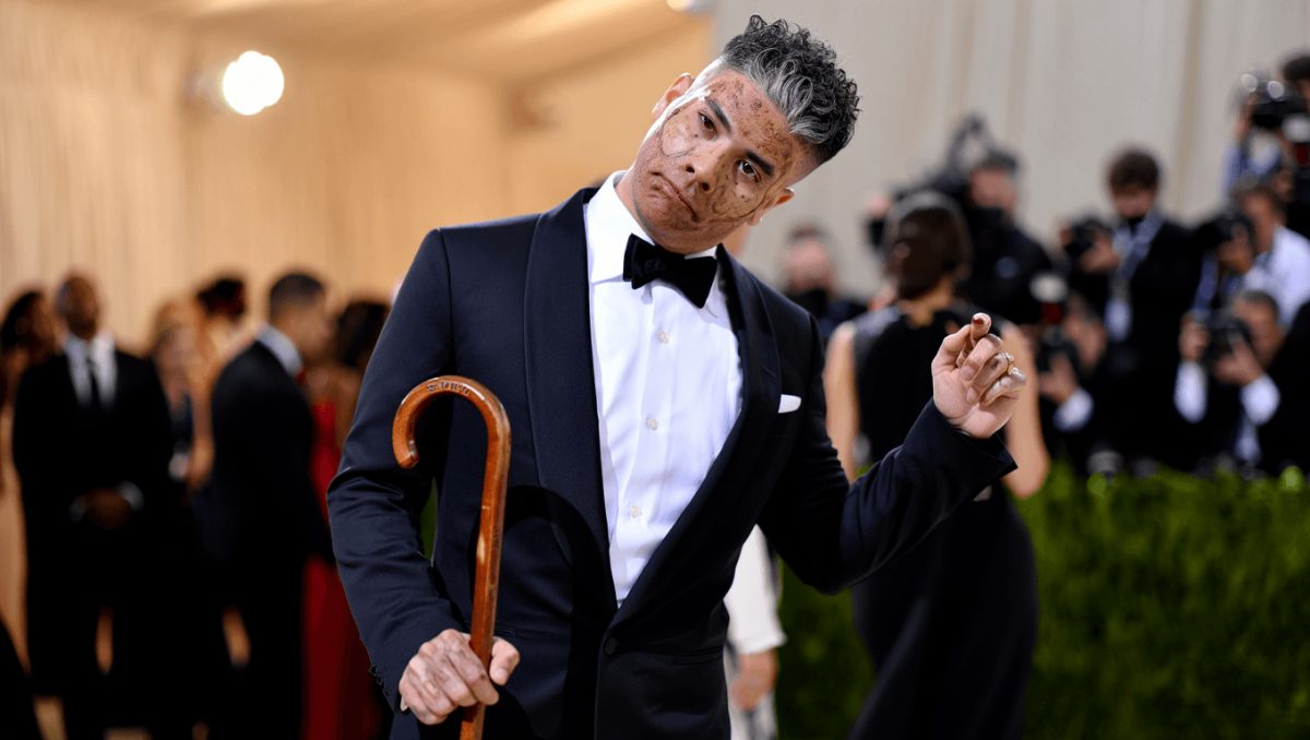 ¿Sos vos? La impactante transformación de Bad Bunny para la MET Gala 2026: prótesis, bastón y canas
