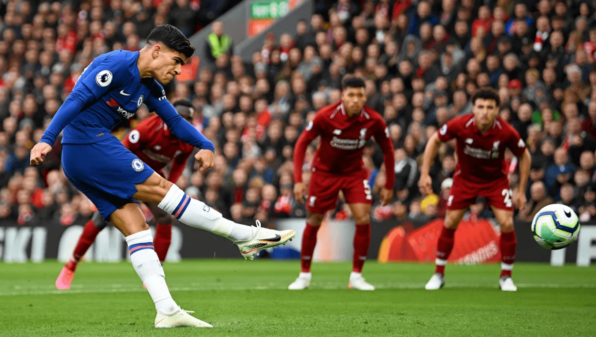 Con un gol de tiro libre, Enzo Fernández rescató un empate para Chelsea ante el Liverpool de Mac Allister