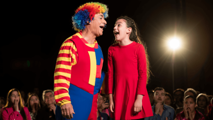 Espectáculos - MiráConmovedor. Piñón Fijo y su hija Sol cantaron juntos de forma improvisada en un show: Estoy muy emocionadaRedacción LAVOZ