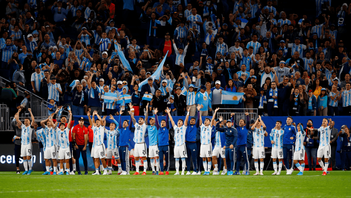 Fiebre mundialista. El desfile de famosos que alentó a la Selección Argentina ante Austria
