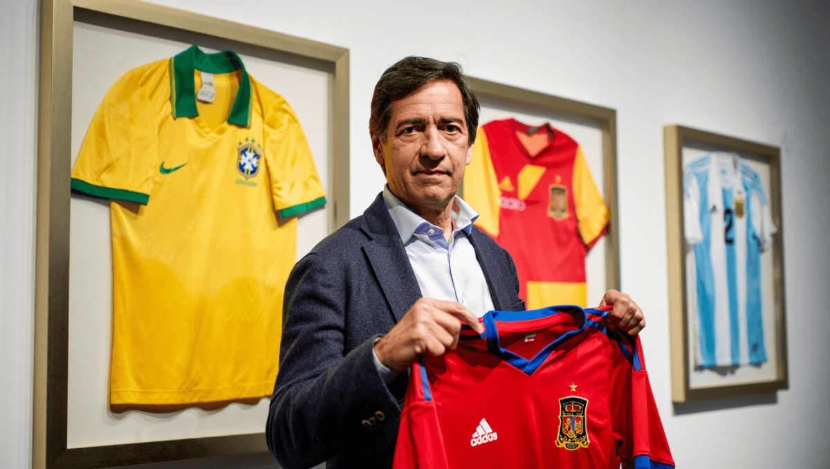 Entrevista. Claudio Destéfano presenta La otra bandera, un libro sobre los países y el fútbol: Las camisetas comunican