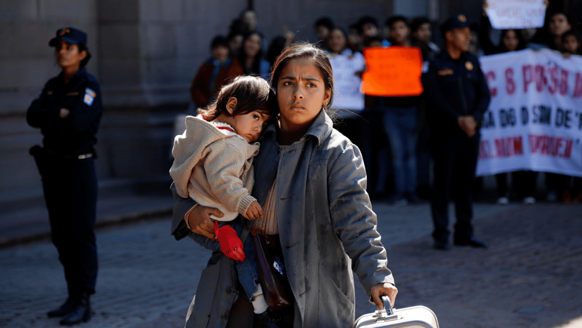Tras las críticas contra la Argentina, el Gobierno busca arancelar la salud y la educación para extranjeros sin residencia