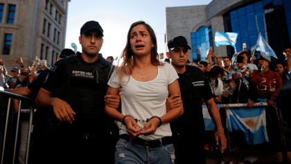 Golpeó a un policía durante los festejos tras la victoria ante Inglaterra y la Justicia tomó una decisión inédita para la final del Mundial