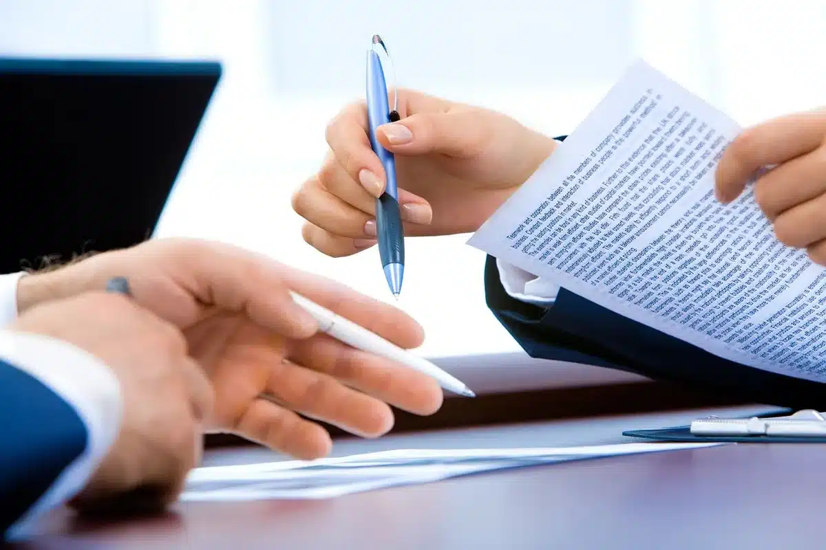 Proceso de evaluación de reclamaciones en una administración