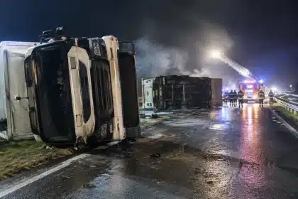 Accidente entre dos camiones en Zárate deja un fallecido y provoca incendio