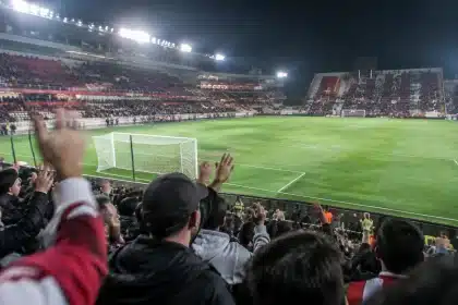 Estudiantes aguanta y suma: Flamengo se quedó sin tiros al arco