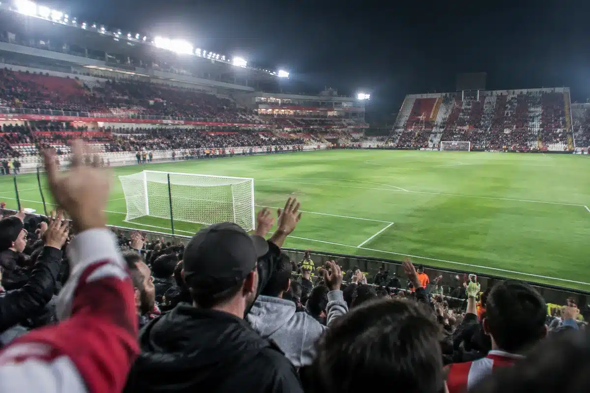 Estudiantes aguanta y suma: Flamengo se quedó sin tiros al arco