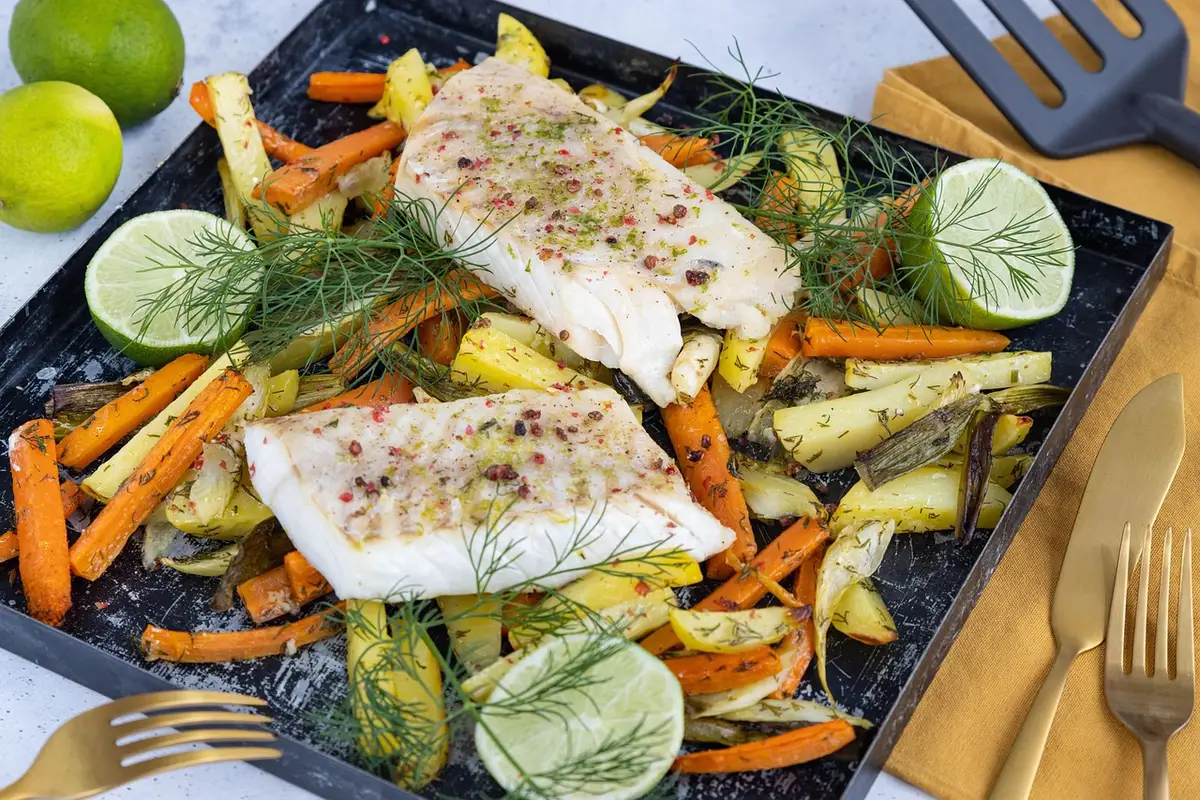 Plato con verduras y porciones controladas en una mesa