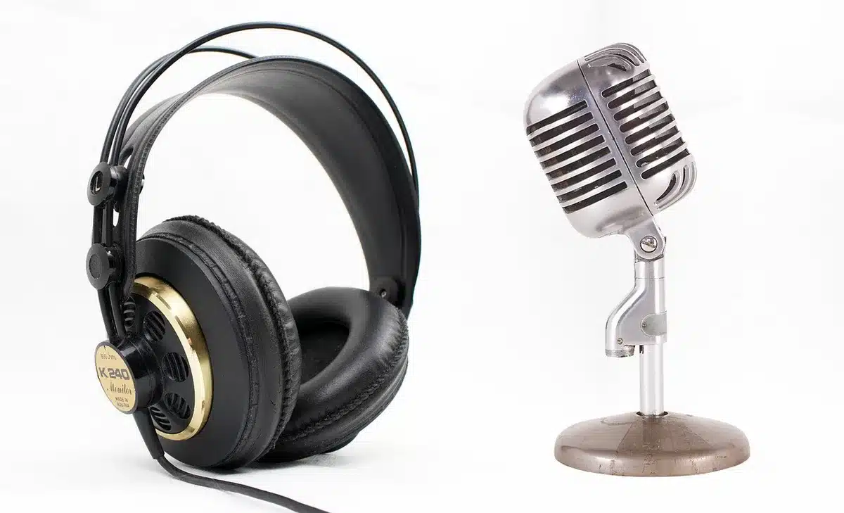 Pantalla con listado masivo de pistas de audio en una plataforma de streaming